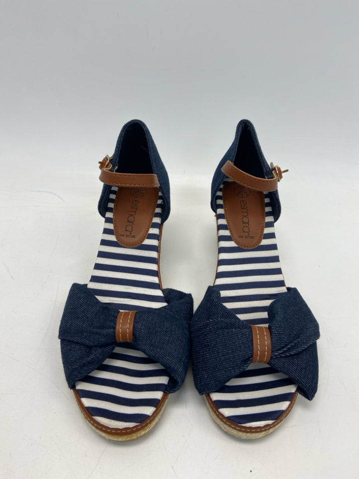 Esmara  Size 9.5 Navy Stripe(s) Sandals