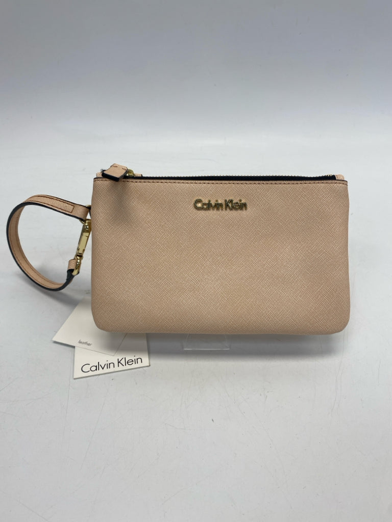 NWT Calvin Klein Peach Wristlet