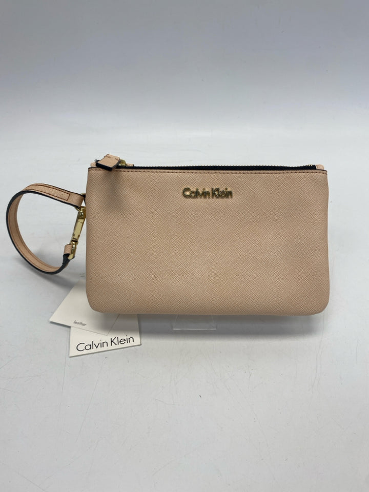 NWT Calvin Klein Peach Wristlet