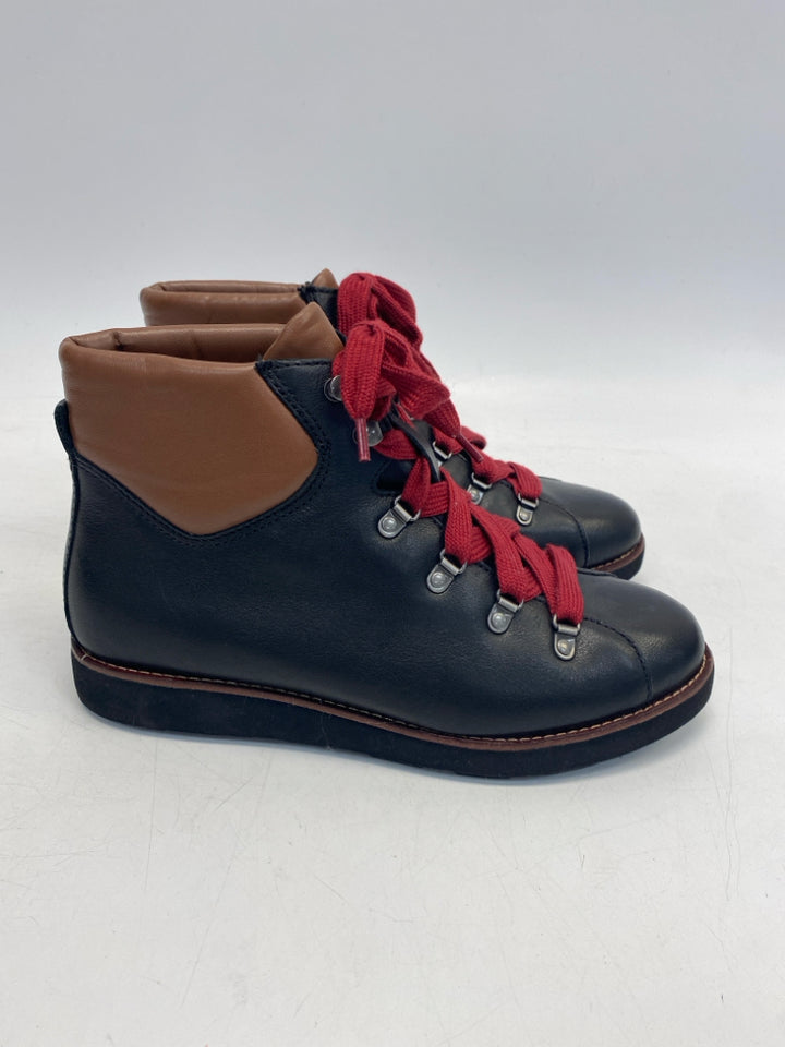 US Shoe Size 9 Black/Tan Lace-up Boots