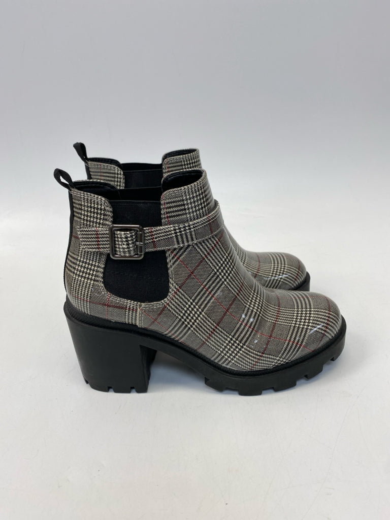 NWOT  Size 7 Gray Black/Cream Plaid Rubber Boots