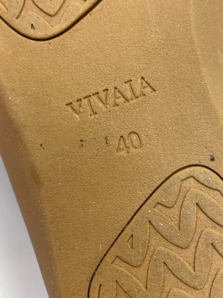 Vivaia  Size 40 Cream Flats