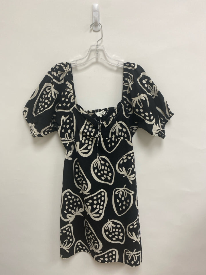 COMPANIA FANTASTICA Size L Black Cream Strawberries Puff Sleeve Ladies Dress