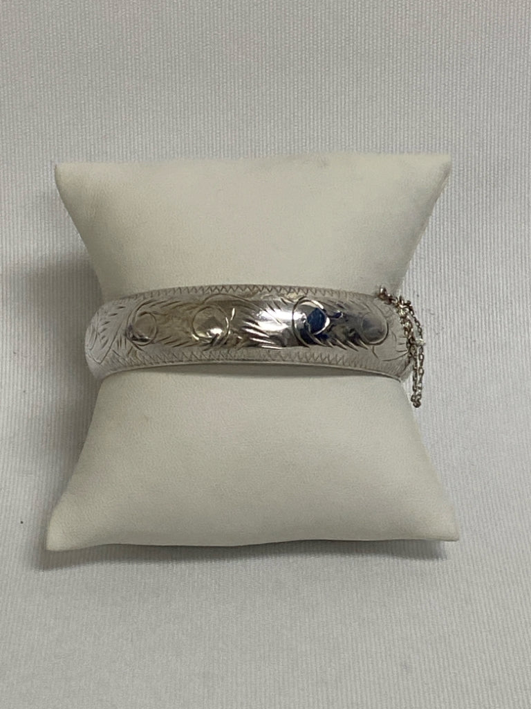 Silver Textured Bracelet