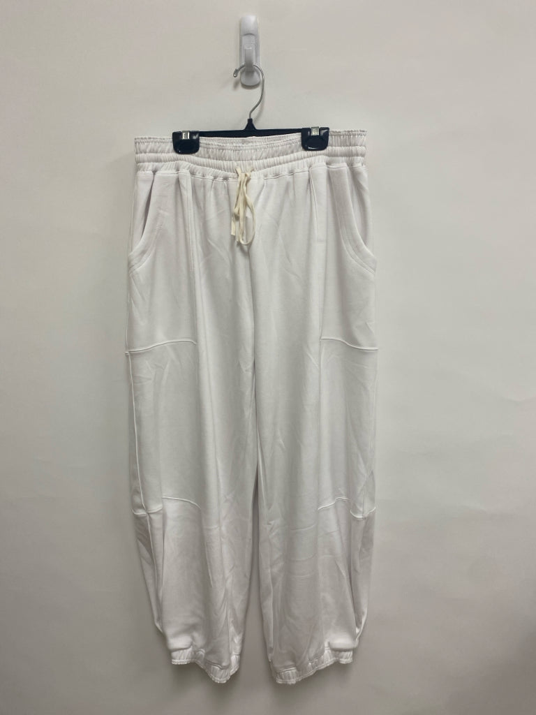 NWT Umgee Size M White Ladies Pants