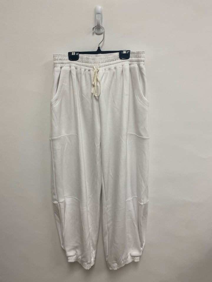 NWT Umgee Size M White Ladies Pants