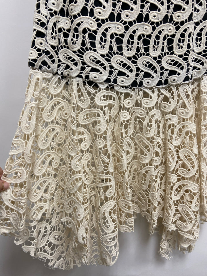 NWT Nicole Miller Size 4 Black Cream Lace Ladies Dress