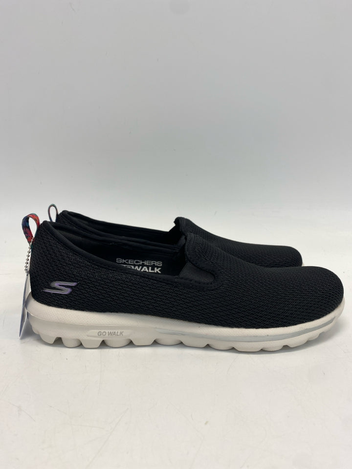 NWT Skechers  Size 8.5 Black Knit Sneakers