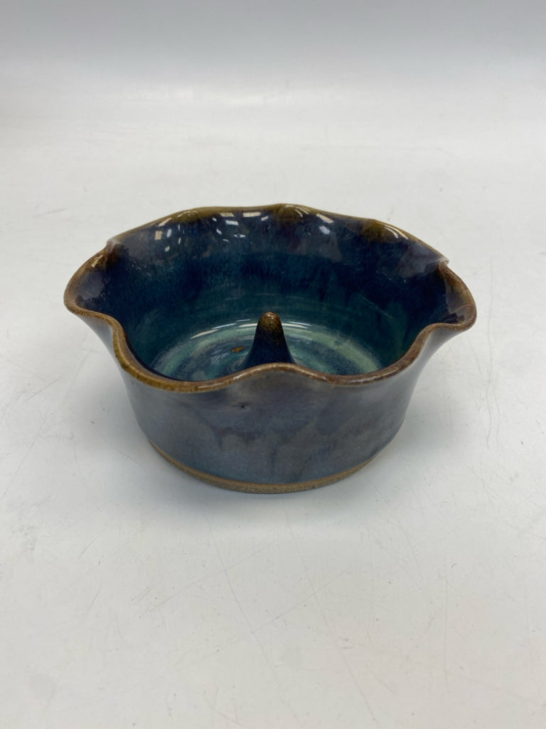 Blue Brown Ruffles Bakeware