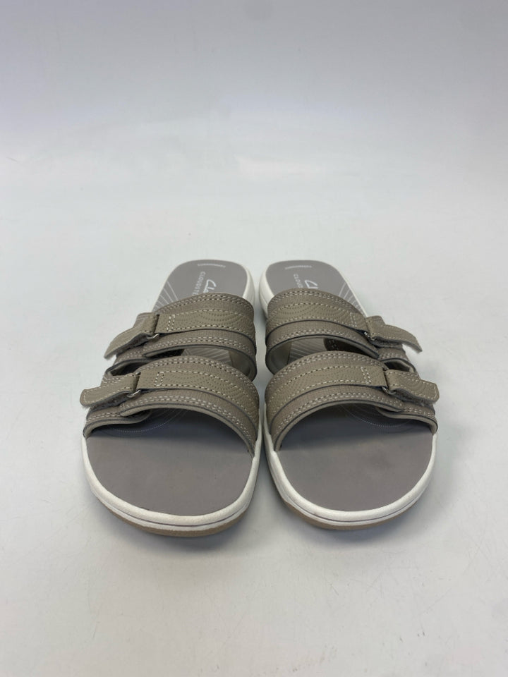 Clarks  Size 6 Taupe Sandals