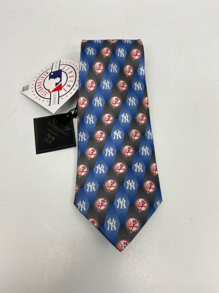NWT Blue/White Red Men&