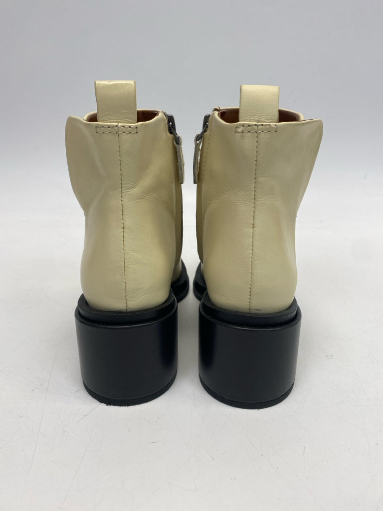 Franco Sarto  Size 5.5 Cream Side Zipper Boots