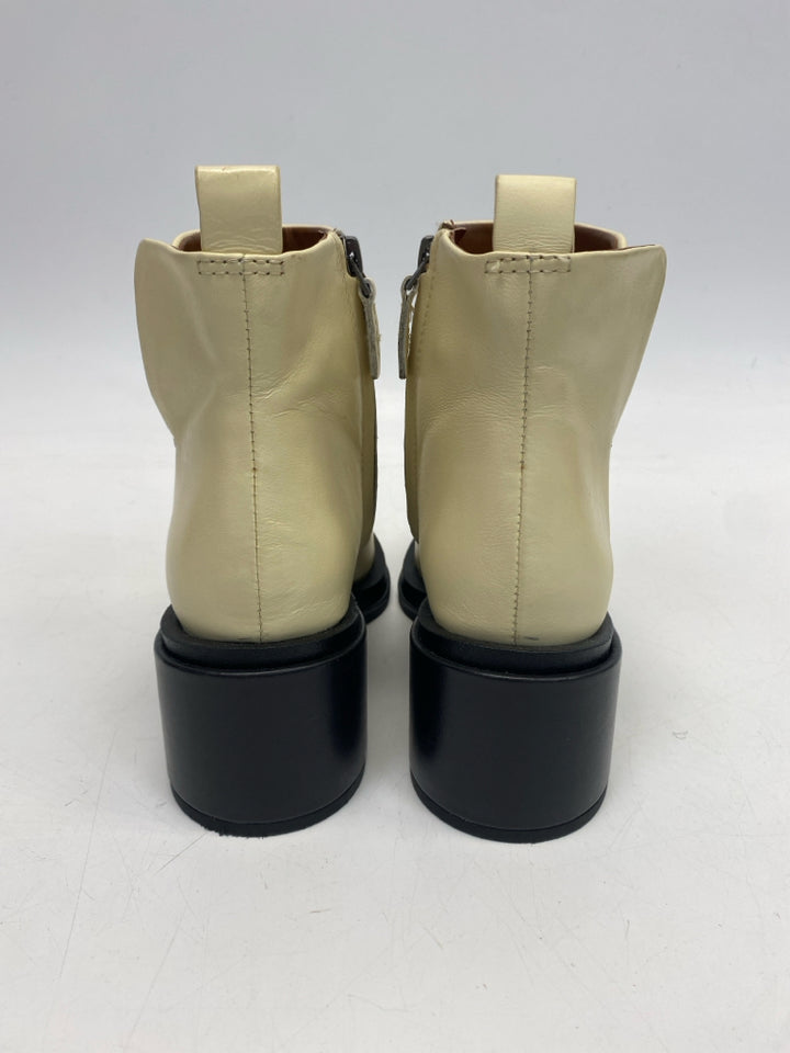 Franco Sarto  Size 5.5 Cream Side Zipper Boots