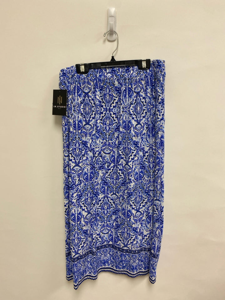 NWT I.N. STUDIO Size MP Blue White Print Petite Skirt