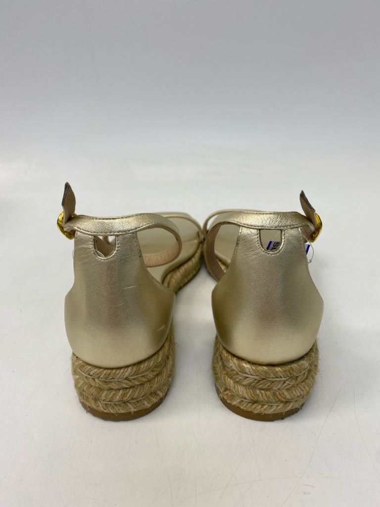 Stuart Weitzman  Size 8 Gold Sandals