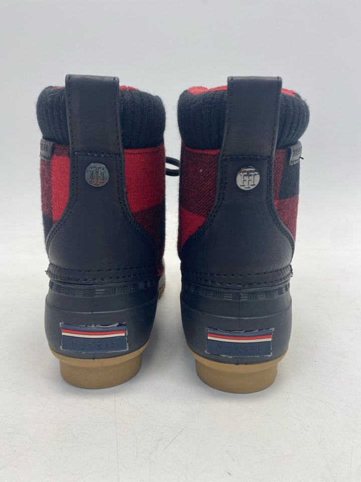NWOT Tommy Hilfiger US Shoe Size 6 Black/Red Plaid Boots