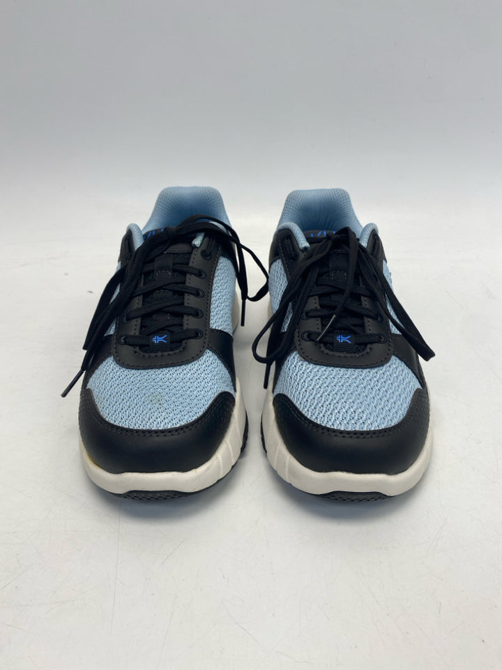 Size 8 Black Black Lace-up Sneakers