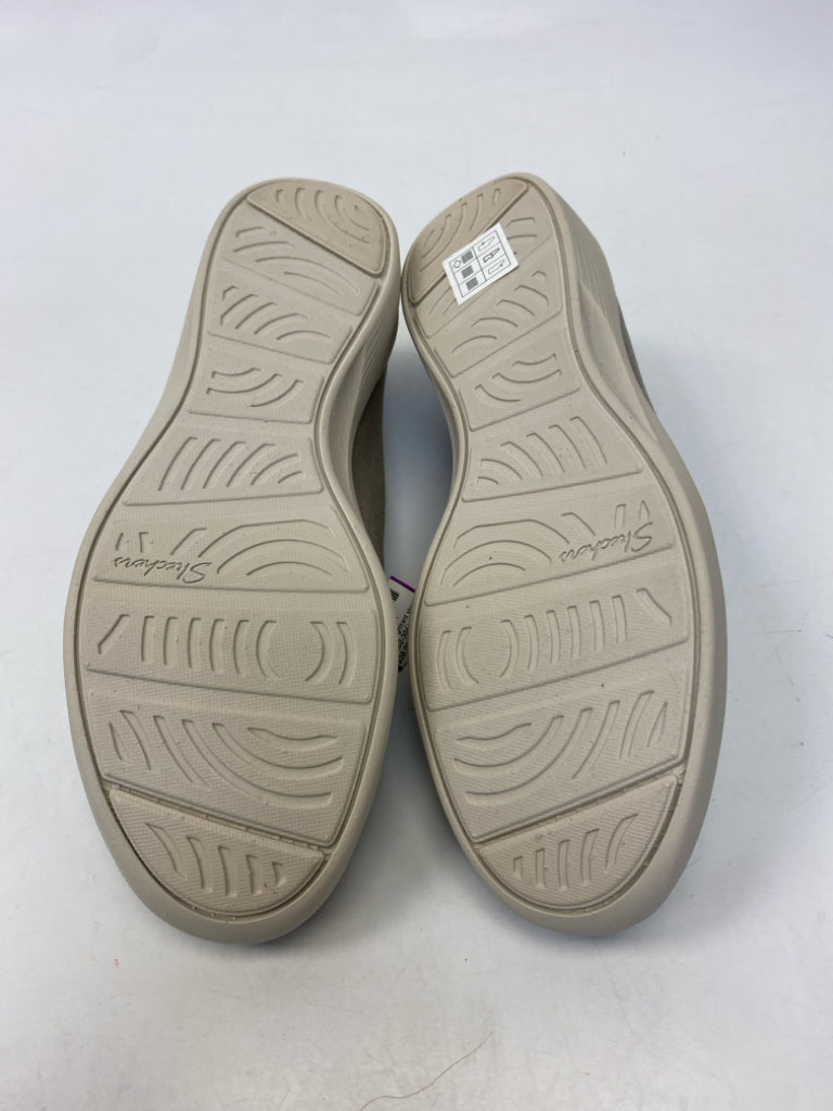 NWT Skechers  Size 8.5 Beige Sneakers