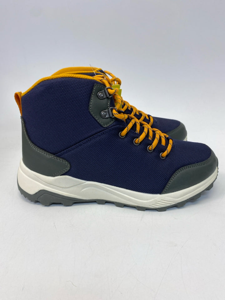 all in motion SIZE 6 Navy Gold Boy&