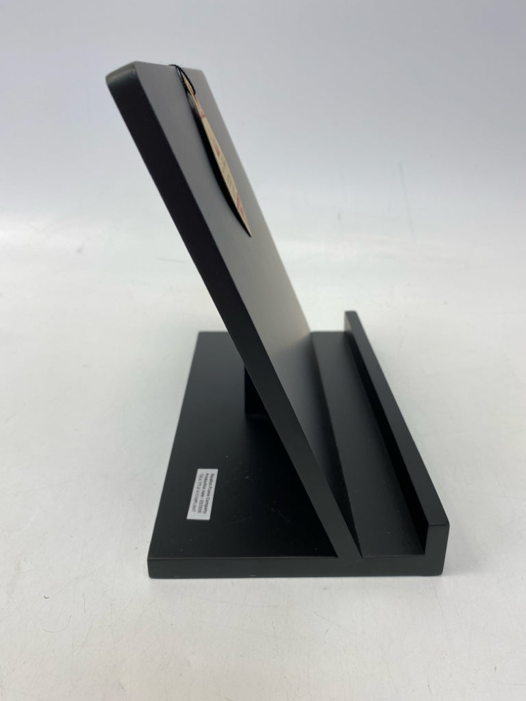 NWT Black Easel