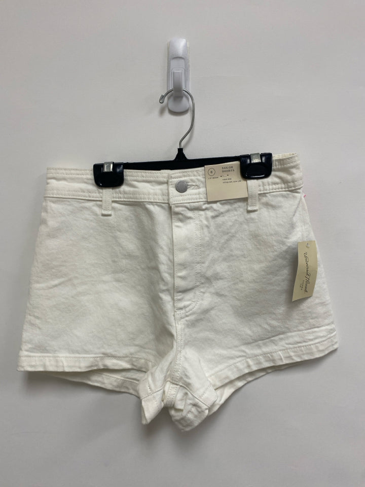 NWT Universal Thread Size 6 White Denim Ladies Shorts