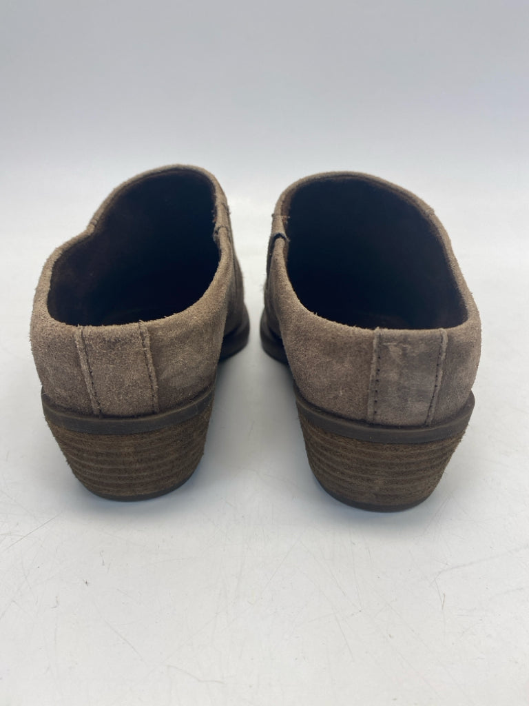 Born US Shoe Size 6.5 Taupe Distressed Leather Boots