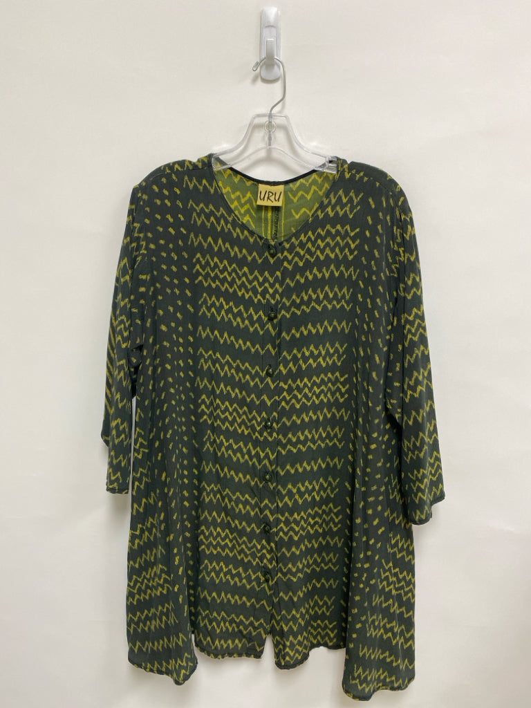 Size OSFM Charcoal Yellow Zig Zag Silk Ladies Top