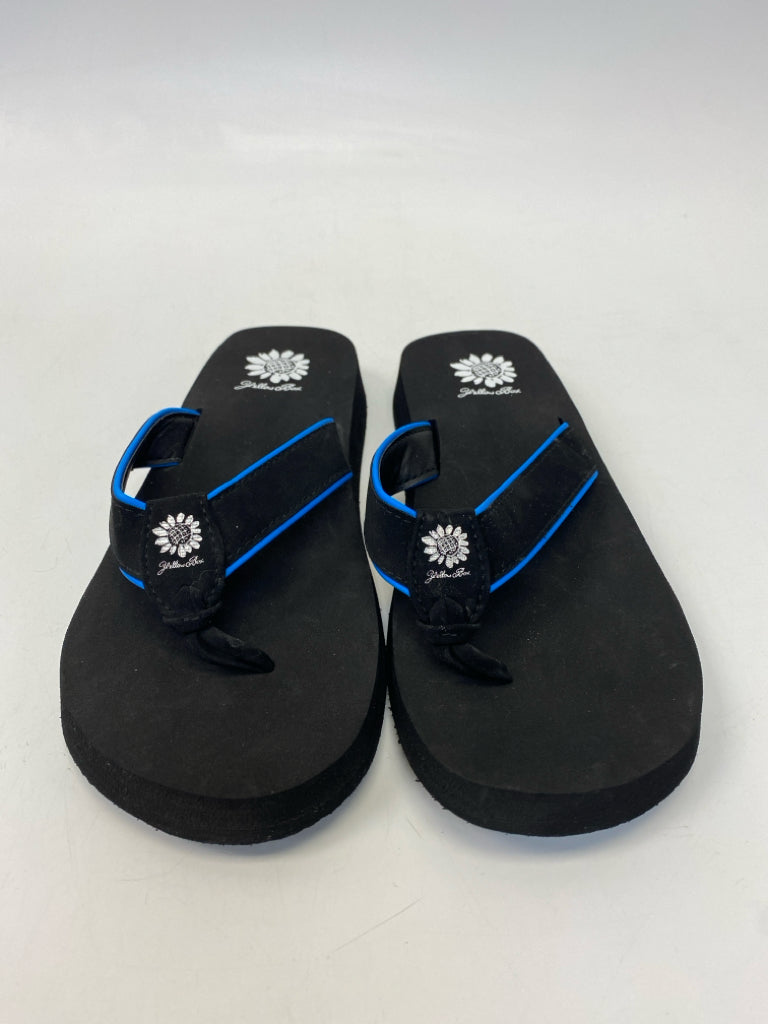 NWOT Yellow Box  Size 8.5 Black Royal Blue Trimmed Sandals