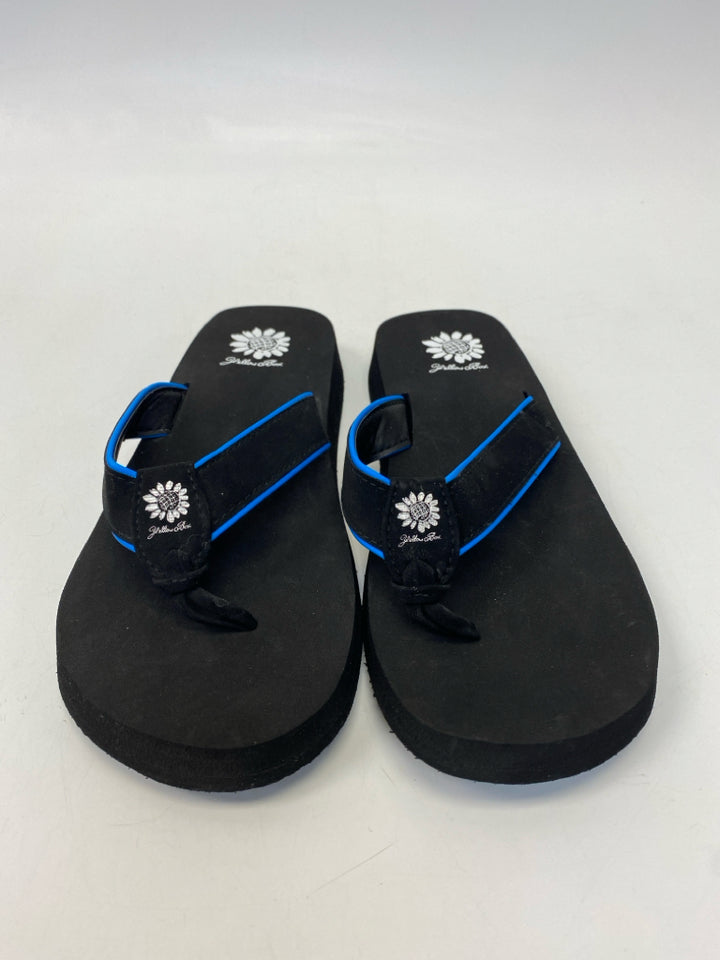 NWOT Yellow Box  Size 8.5 Black Royal Blue Trimmed Sandals