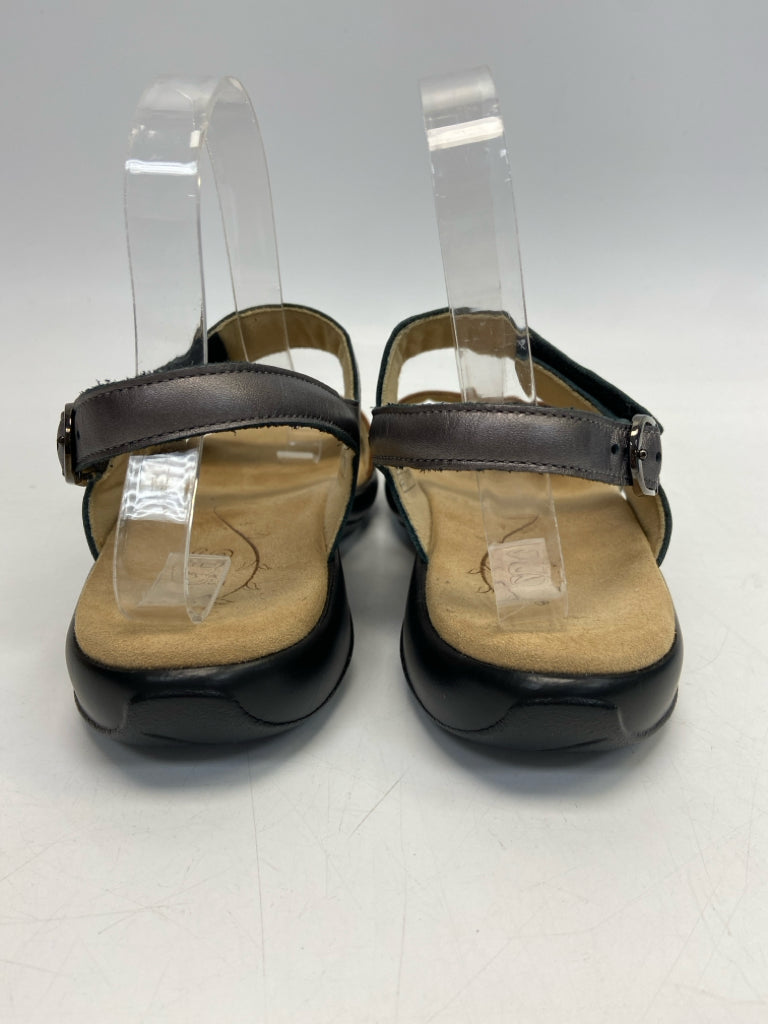NWOT Sas  Size 9 Pewter Bronze Sandals