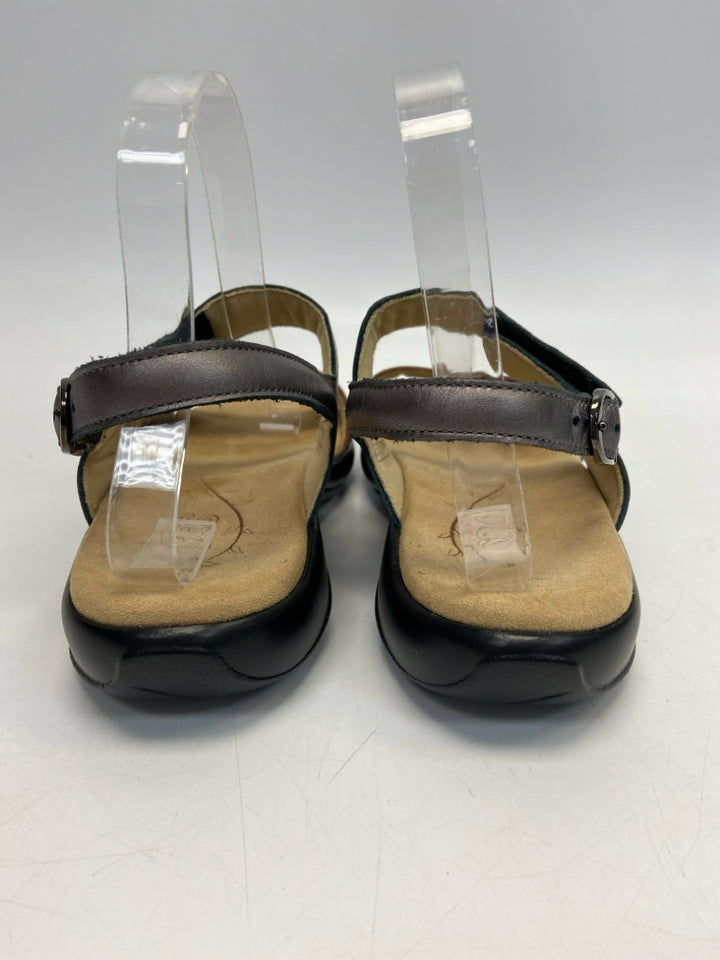 NWOT Sas  Size 9 Pewter Bronze Sandals