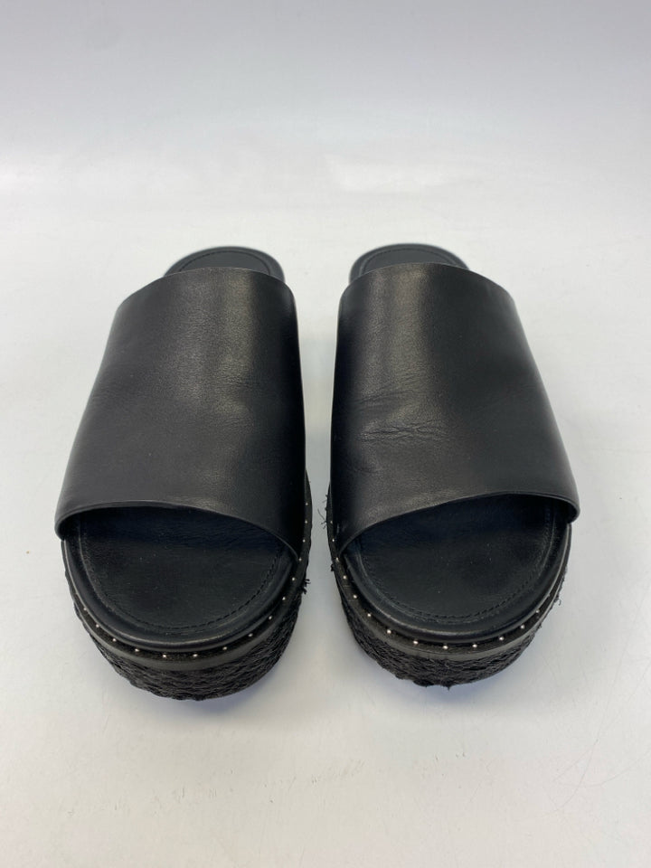 Fit Flop  Size 8 Black Sandals