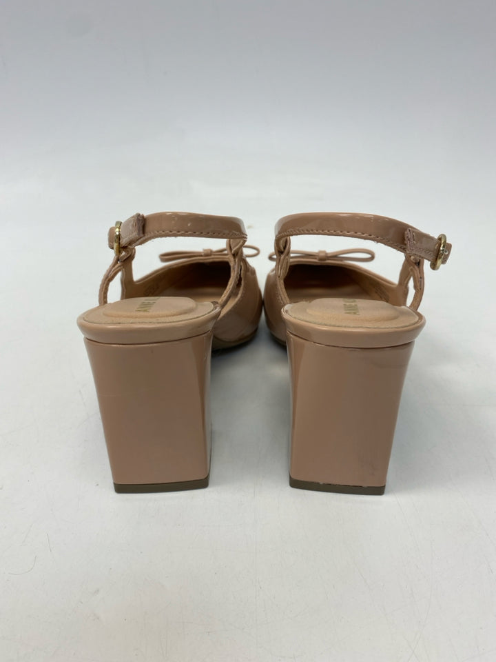 NWOT Anne Klein  Size 8.5 Nude Bow(s) Patent Heels