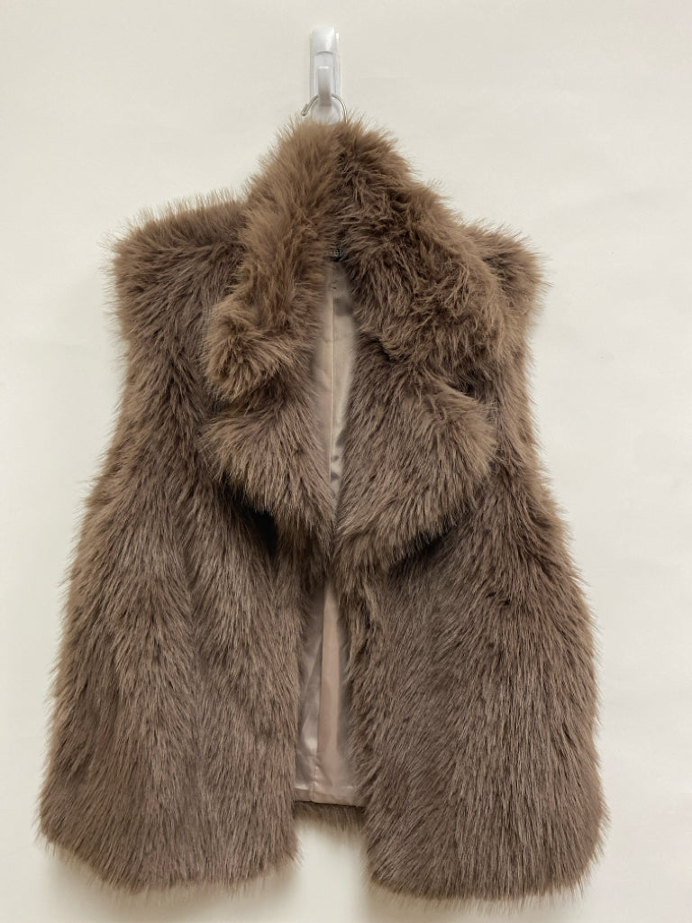 Do + Be Size M Taupe Faux Fur Ladies Vest