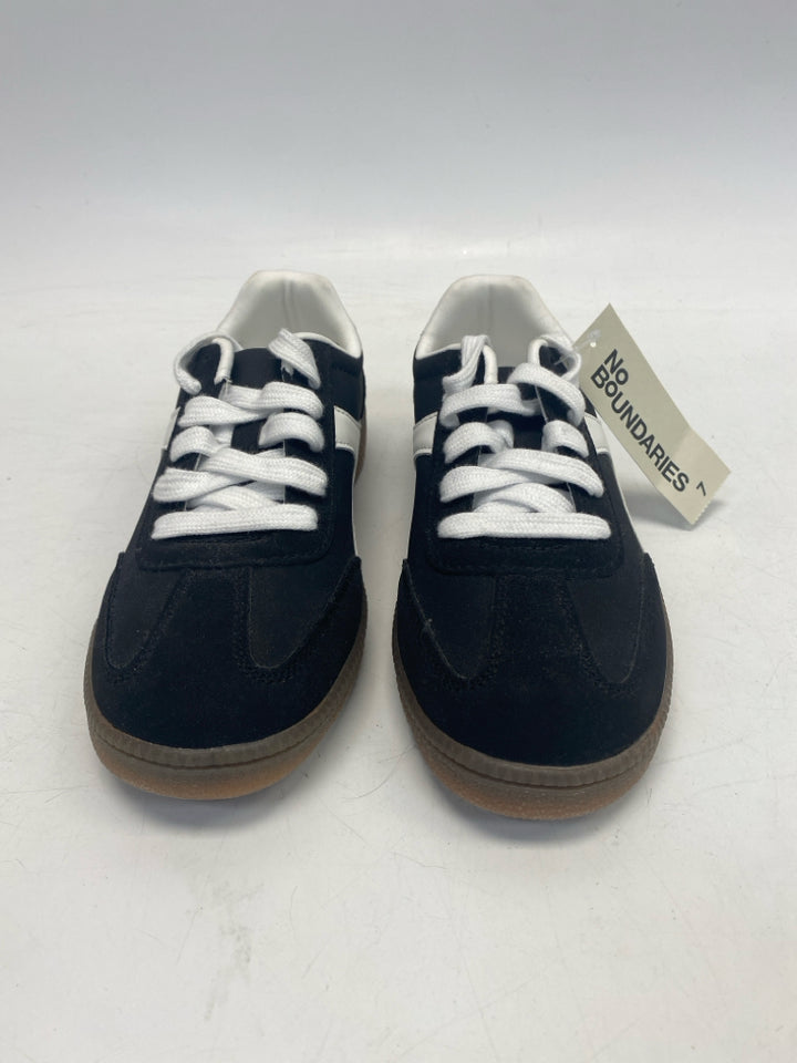 NWT No Boundaries US Shoe Size 7 Black White Lace-up Sneakers