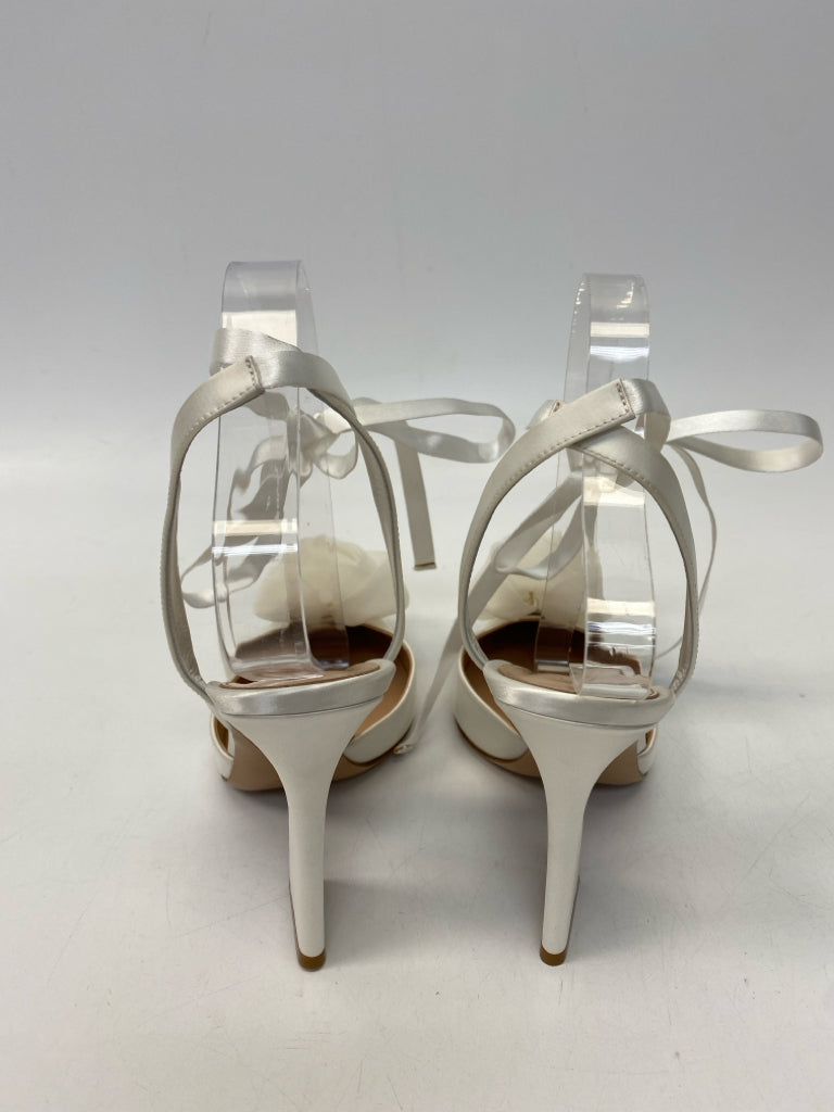 NWOT Gianvito Rossi  Size 38 White Rosette(s) Heels