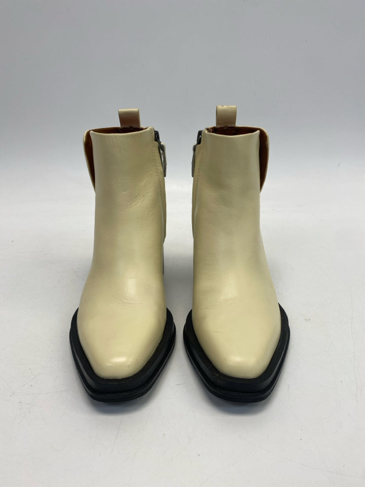 Franco Sarto  Size 5.5 Cream Side Zipper Boots