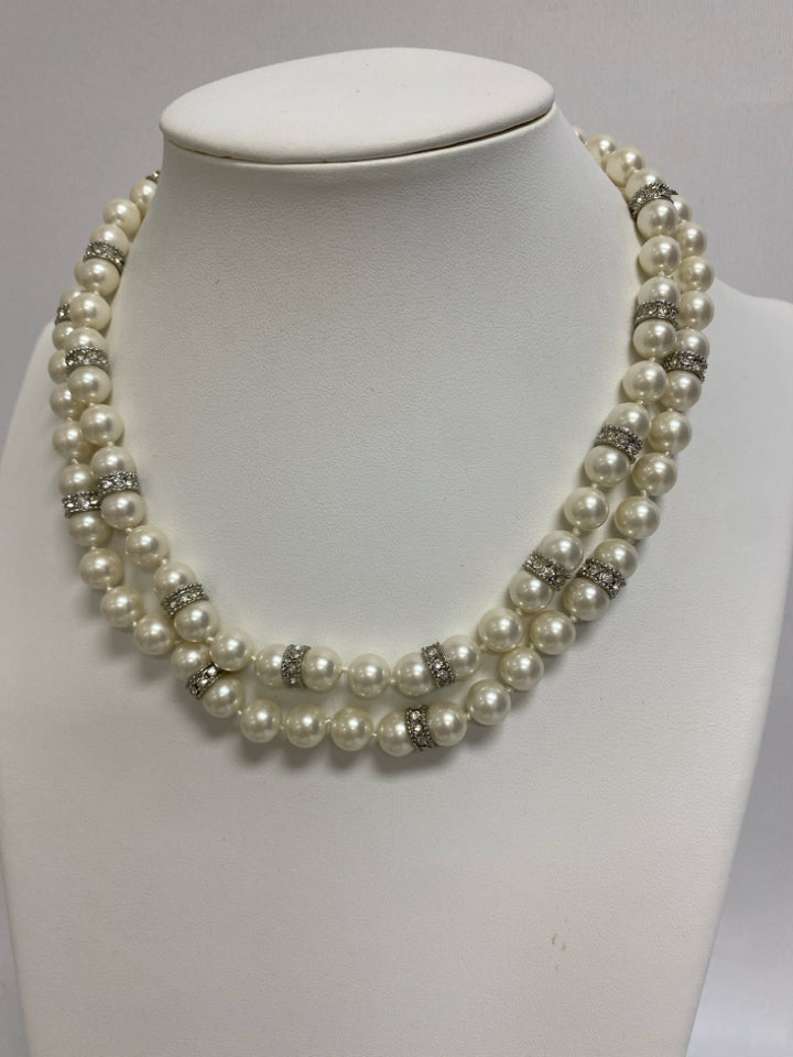 NWT Ann Taylor Pearl Color Clear Jeweled Necklace