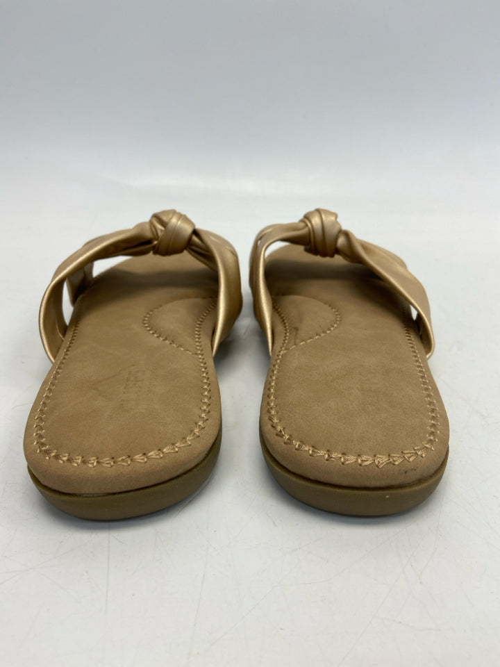 White Mountain  Size 8.5 Gold Knotted Metallic Sandals