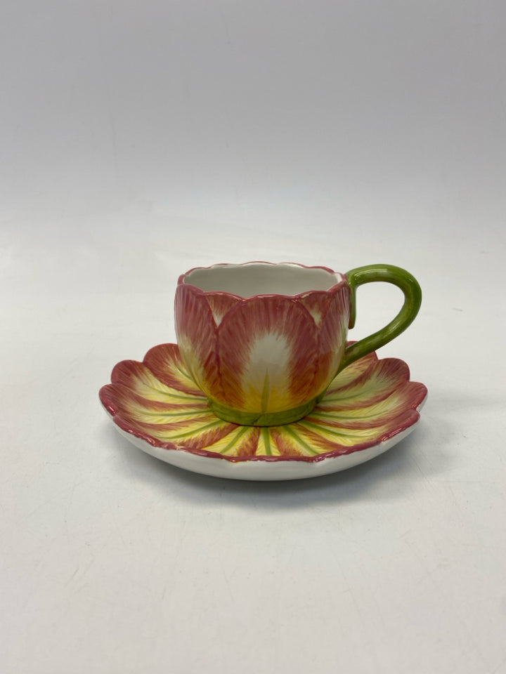 Mottahedeh Assorted Flowers Ceramic Cup/Saucer