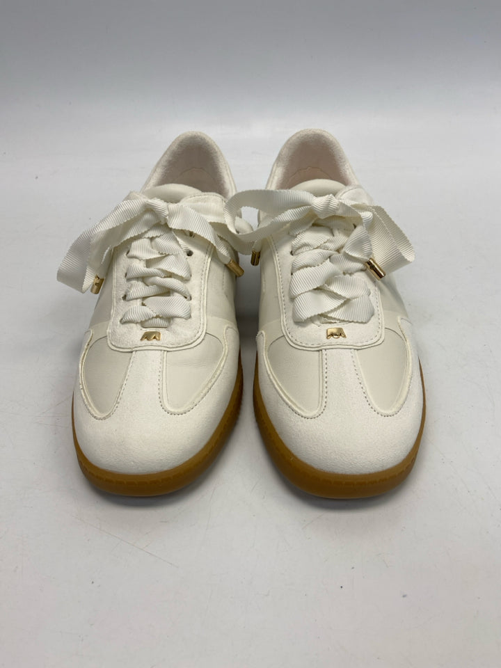 NWOT Birdies  Size 8 Cream Lace-up Sneakers