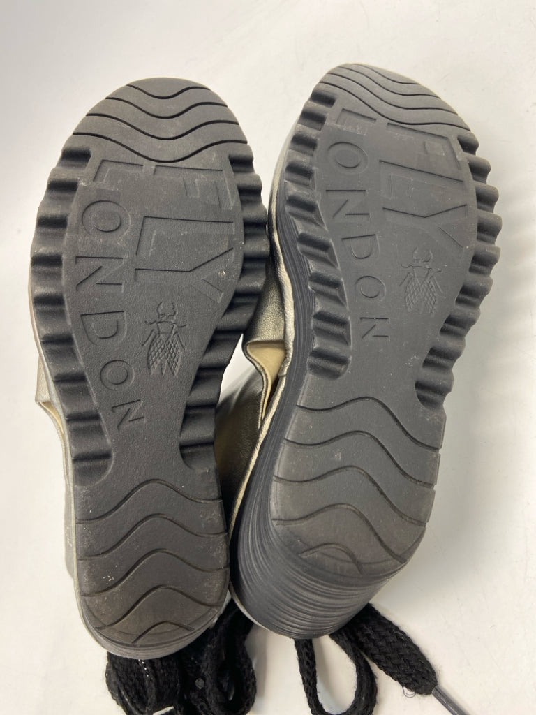 NWOT Fly London  Size 39 Pewter Sandals