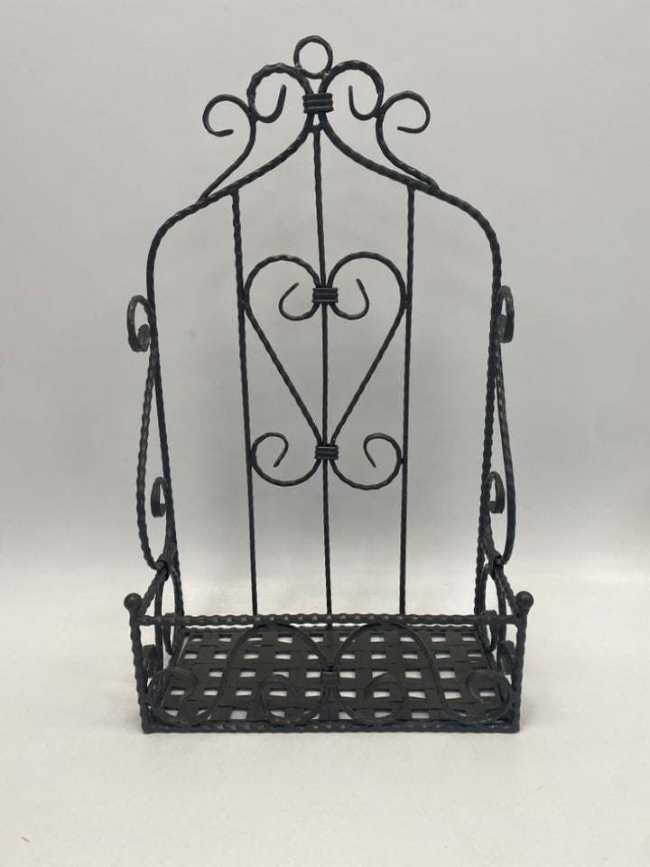 Gray Swirl Metal Wall Hanging