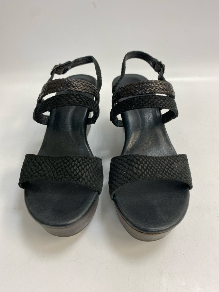 UGG  Size 6 Black Sandals