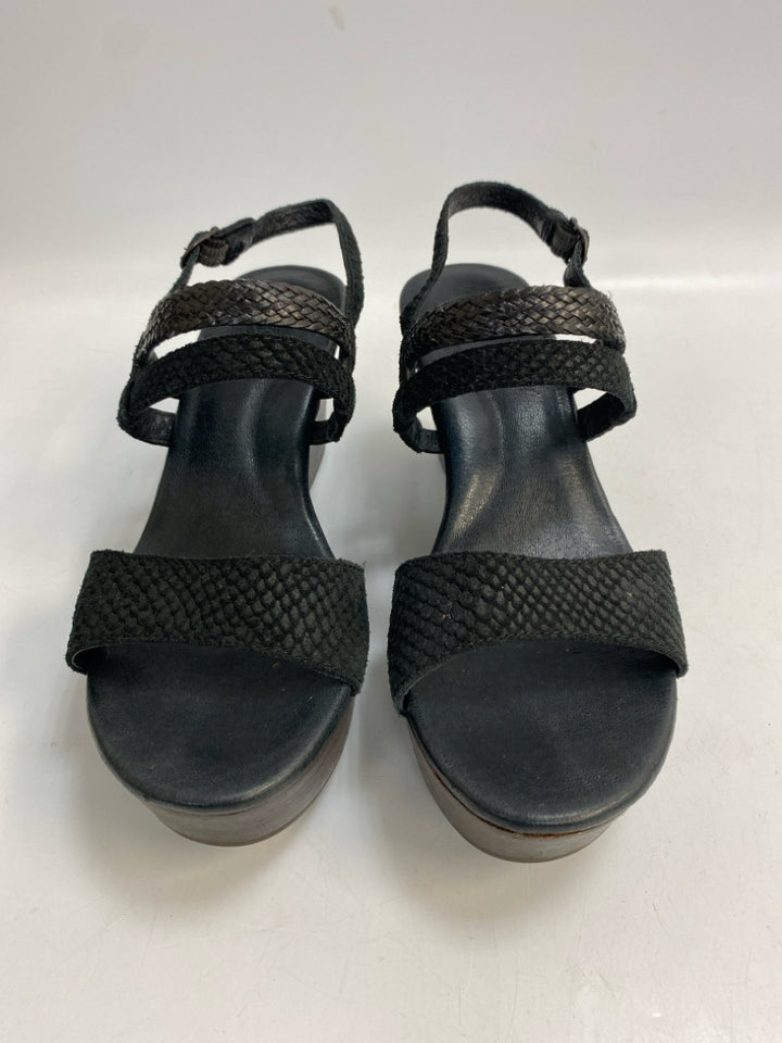 UGG  Size 6 Black Sandals