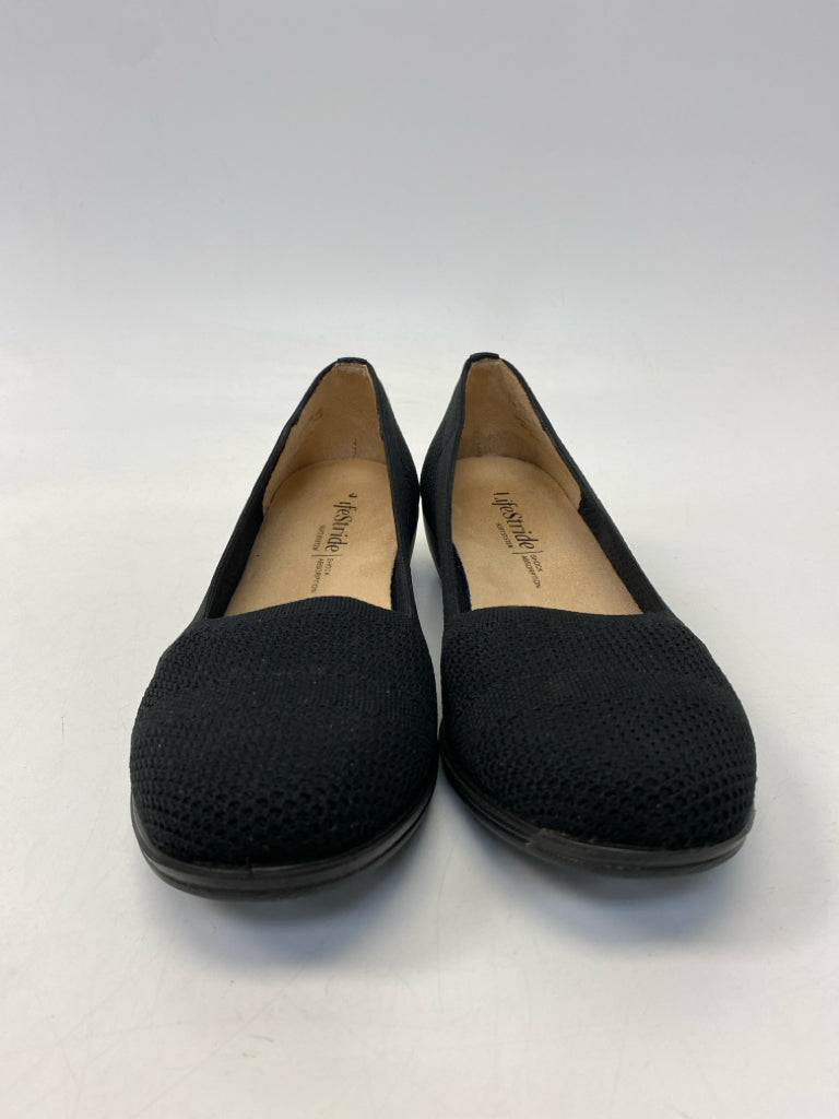 Life Stride  Size 7 Black Fabric Flats