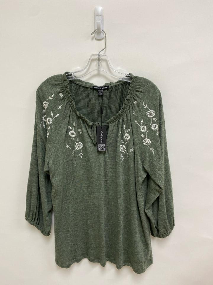 NWT Cable&amp;Gauge Size XL Dusty Green White Flowers Embroidered Ladies Top