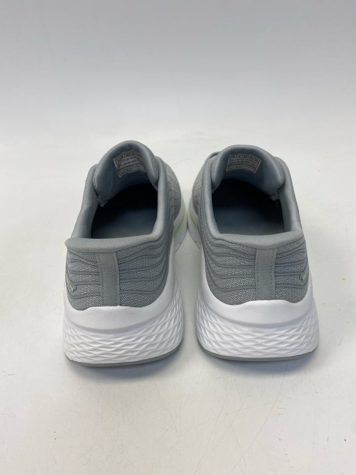 NWOT Skechers US Shoe Size 9 Gray Sneakers