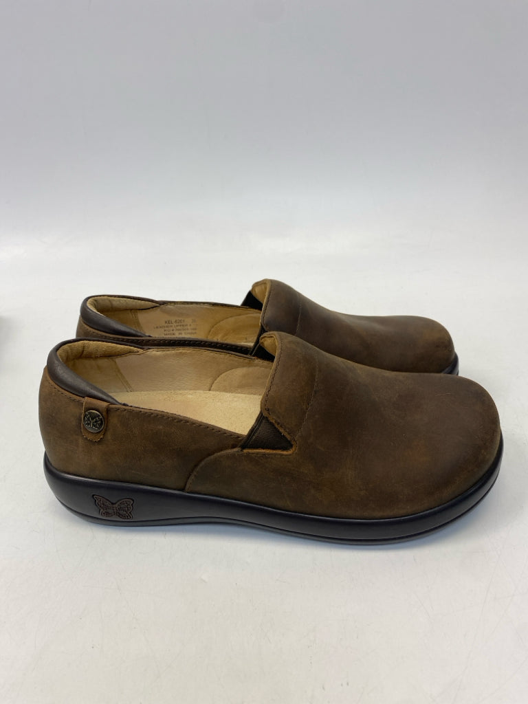 Alegria EU Shoe Size 38 Dark Brown Clogs