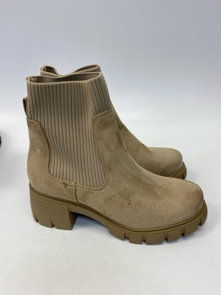 Soda US Shoe Size 9 Cream Boots